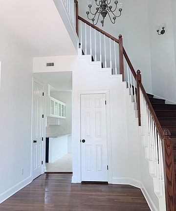 2nd image of 313 Oak Knoll Cir