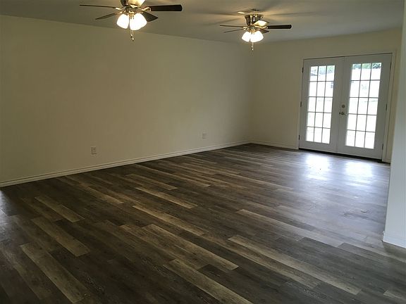 2nd image of 204 E Doel Bean St