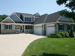 2353 Horizon View Ct, Valparaiso, IN 46385