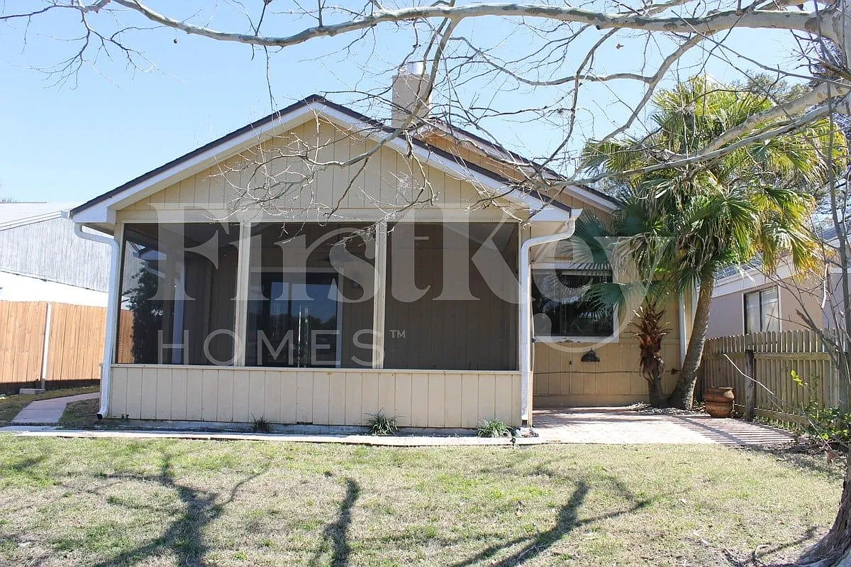 3 bed, 2.0 bath, 1313 sqft, $2,450 — Photo 4