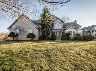 2142 Fife Cir NW, North Canton, OH 44720