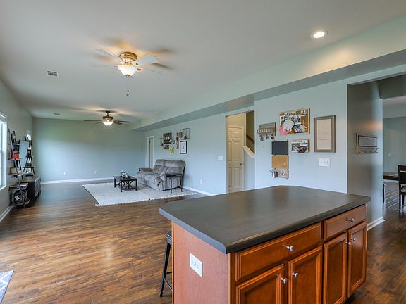 2nd image of 2027 Silverton Cir