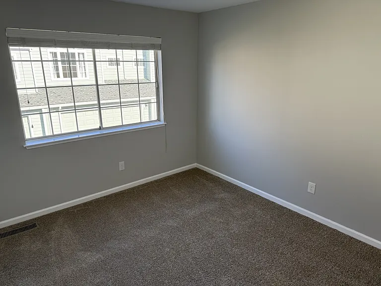 558 Torrey Pine Ln — Photo 8