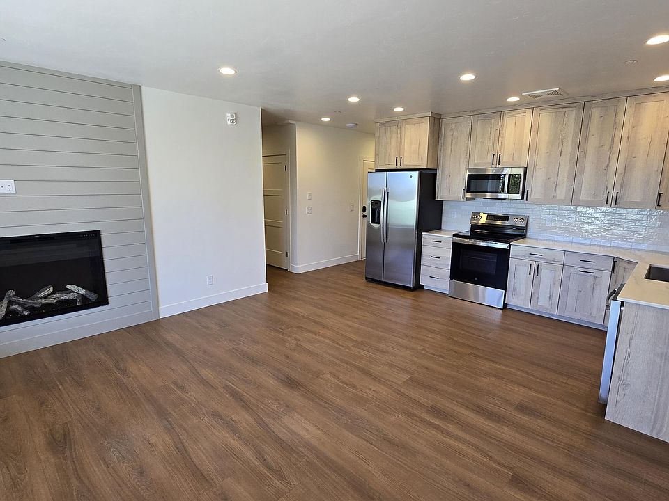 1st image of 118 E Skyline Way #1