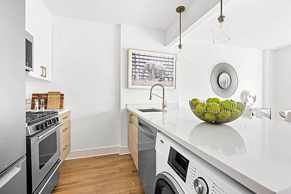 Rented by Compass | media 18