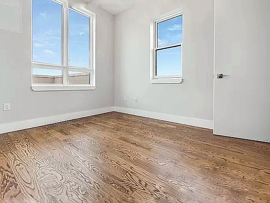 3rd image of 2733 Snyder Ave #4
