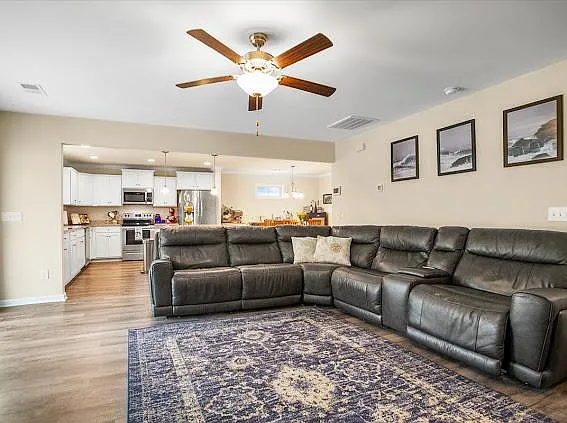 402 Chinchilla Dr — Photo 8