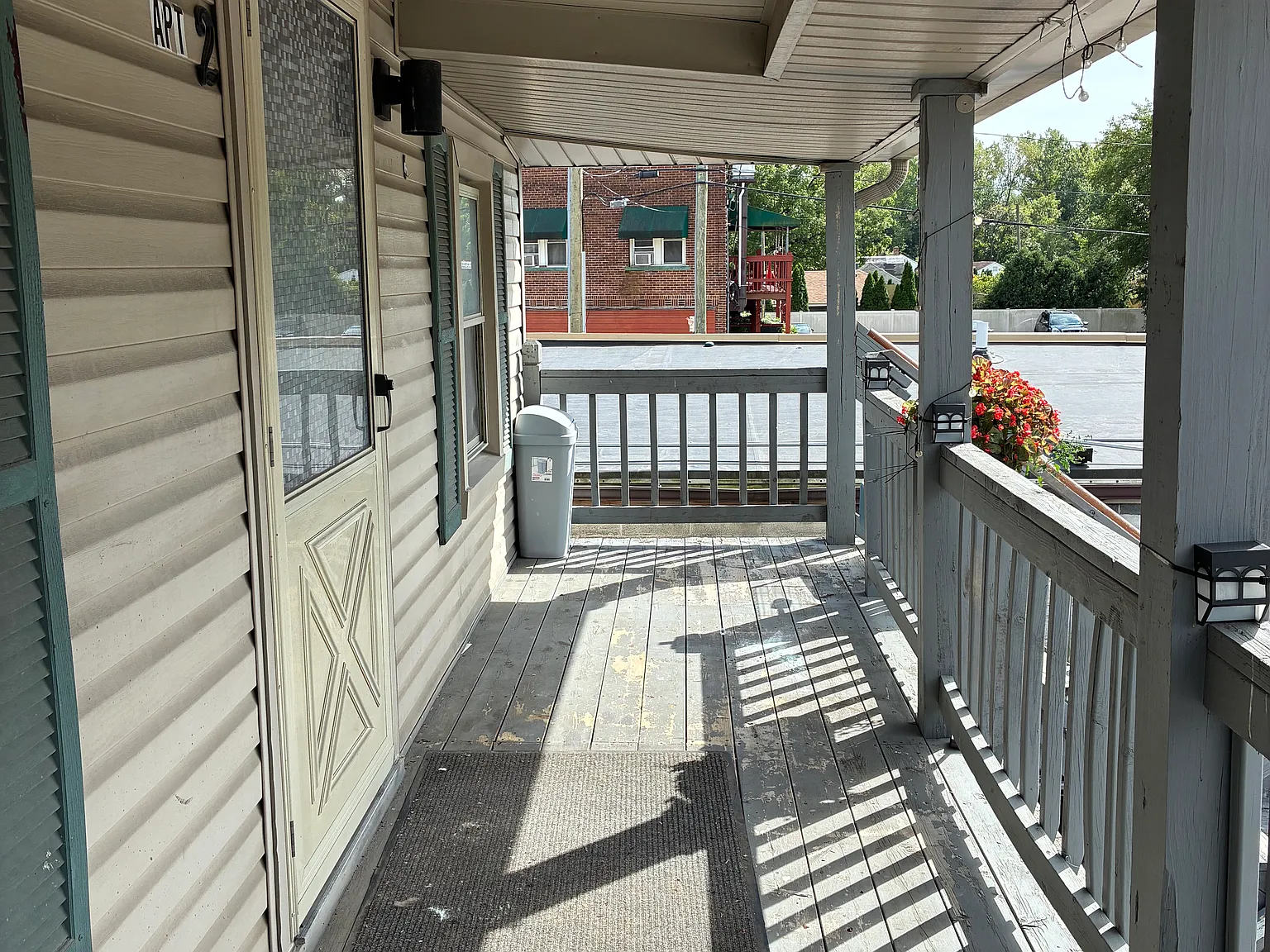 1 bed, 900 sqft, $1,050 — Photo 3