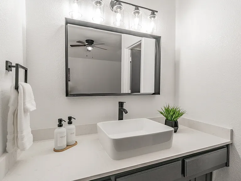 8901 Thompson Cir — Photo 42
