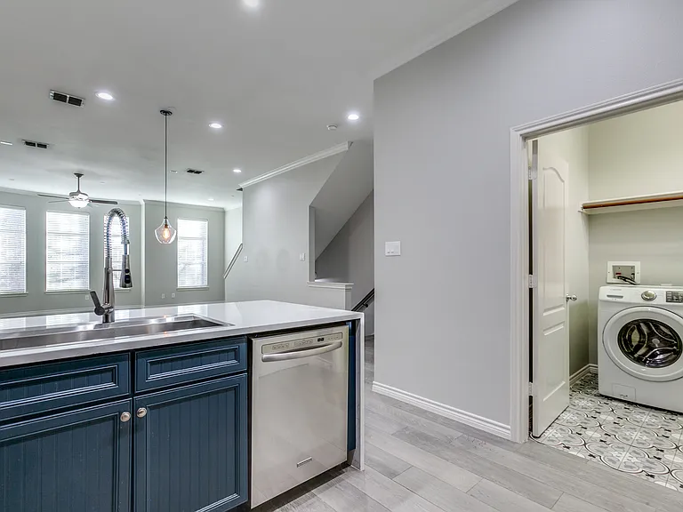 15819 Breedlove Pl #115 — Photo 8