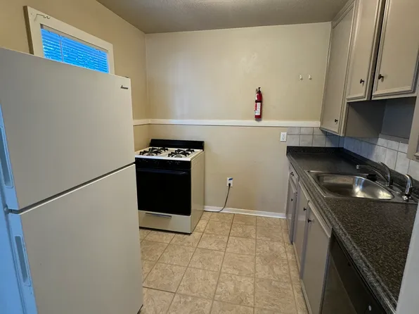 1223 1/2 Peak St, Denton, TX 76201