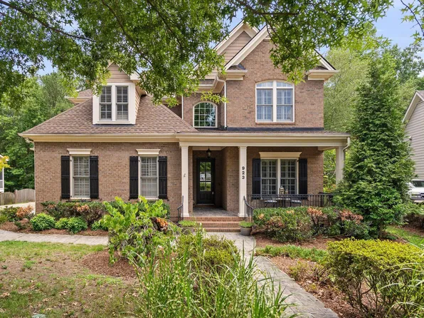 923 Dominion Hill Dr, Cary, NC 27519
