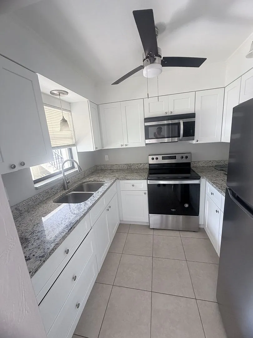 130-136 Cape Coral Pkwy W — Photo 2