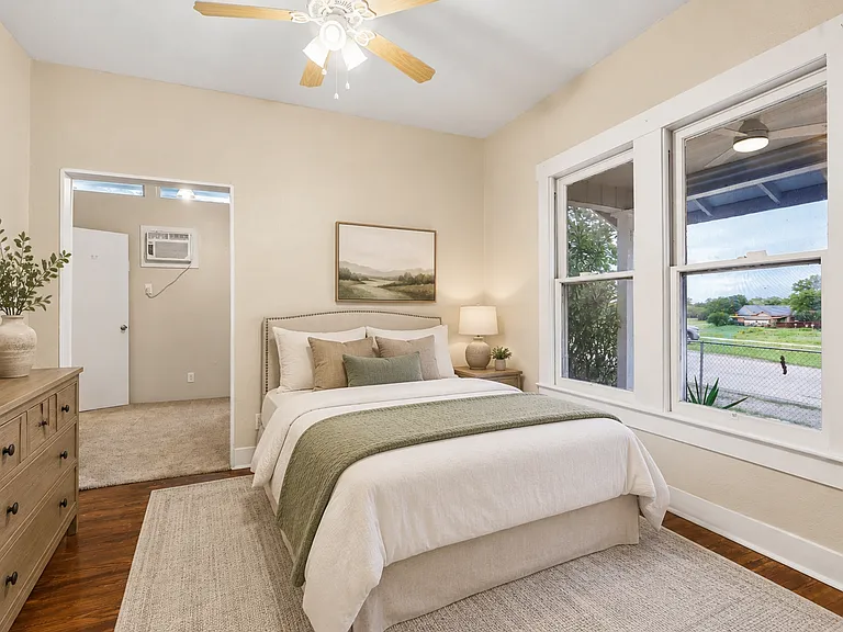2310 N Sabinas St — Photo 14