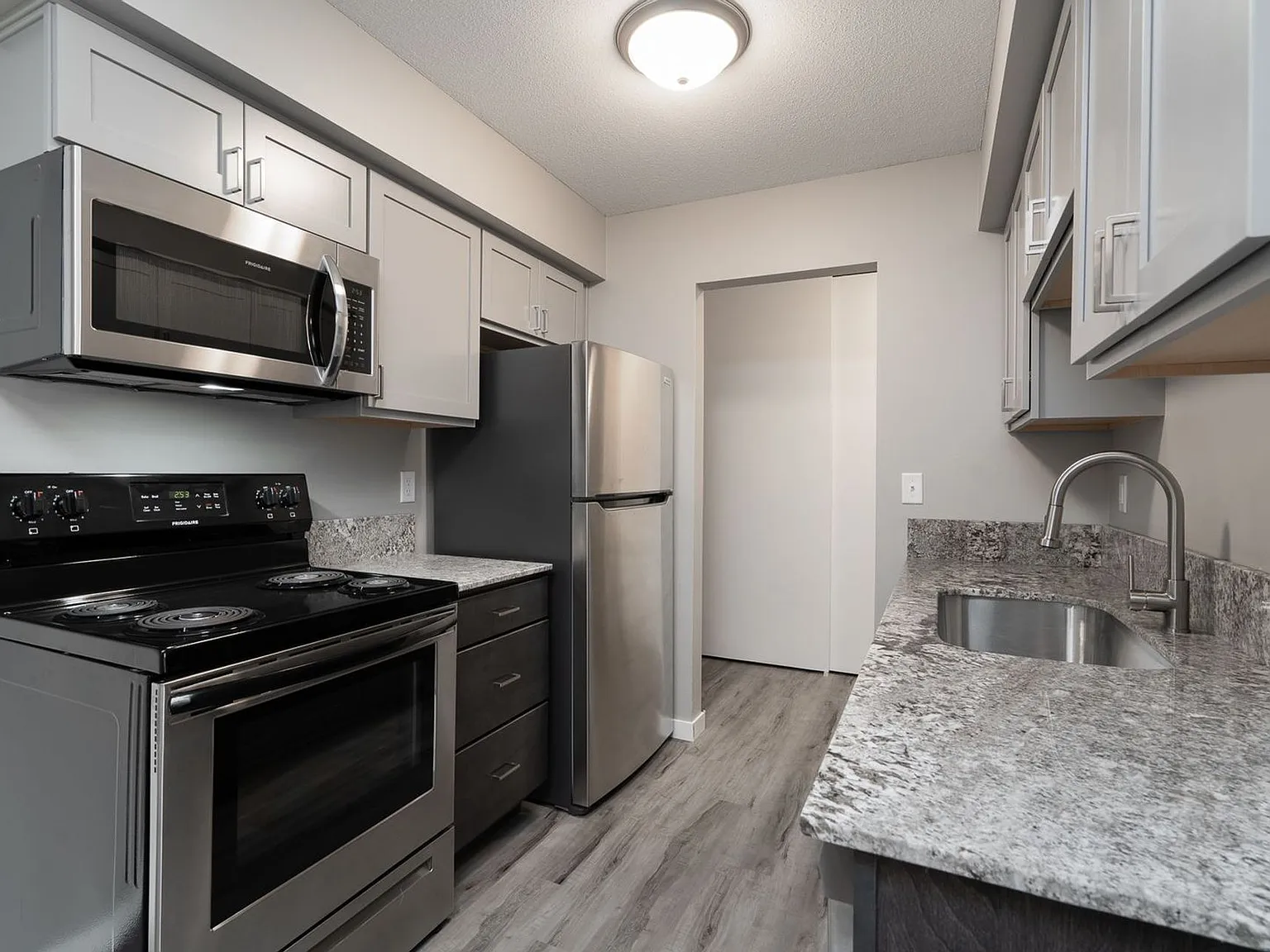 Heatherwood Apartments | MODERNIZED LIVING — Photo 2