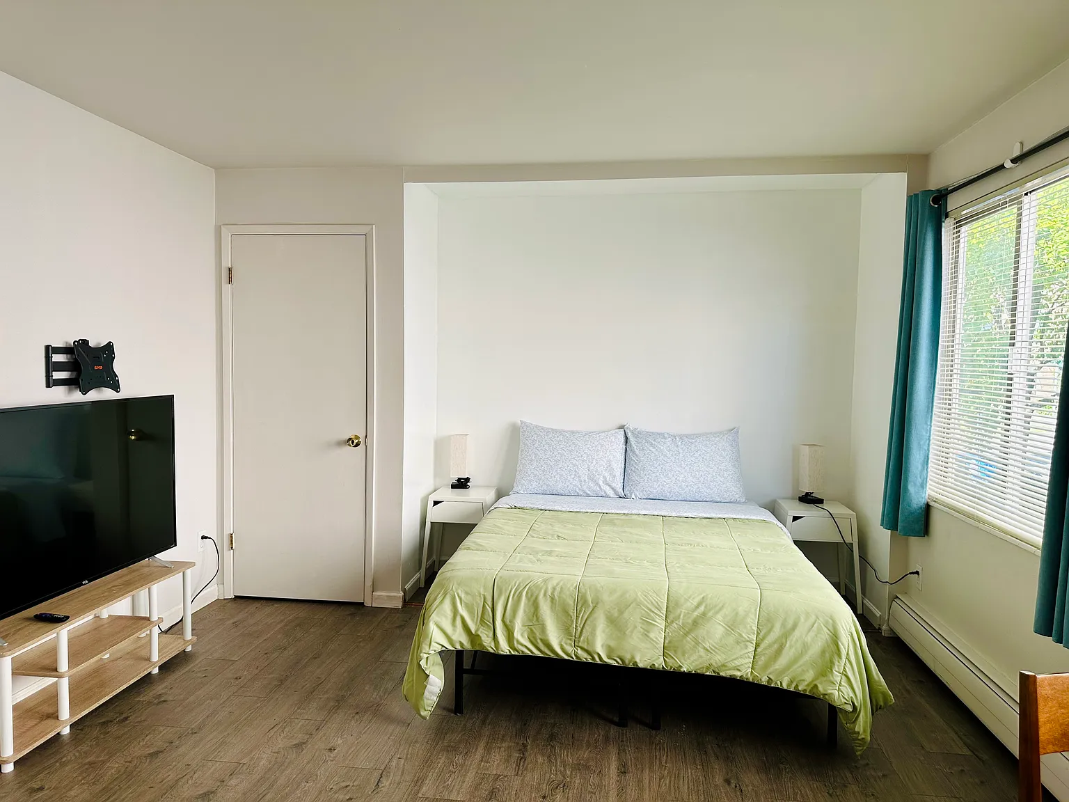 523 E Denny Way — Photo 4