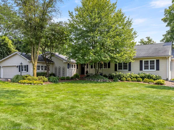 25360 Harcourt St, Farmington Hills, MI 48336