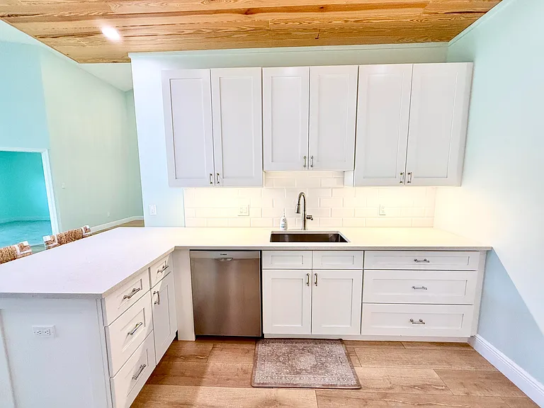 225 N Lakeshore Dr — Photo 18