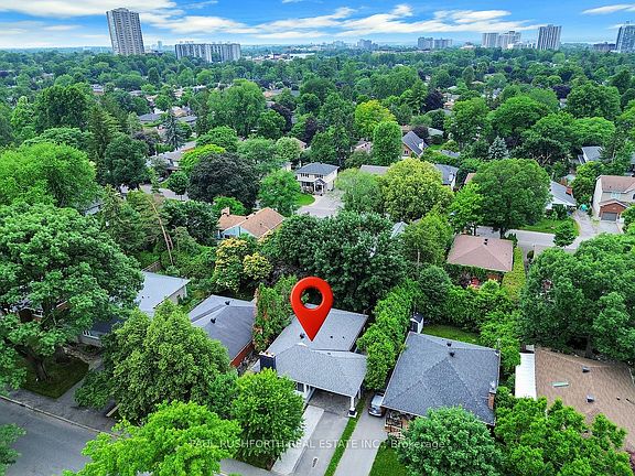 4th image of 668 Fraser Ave
