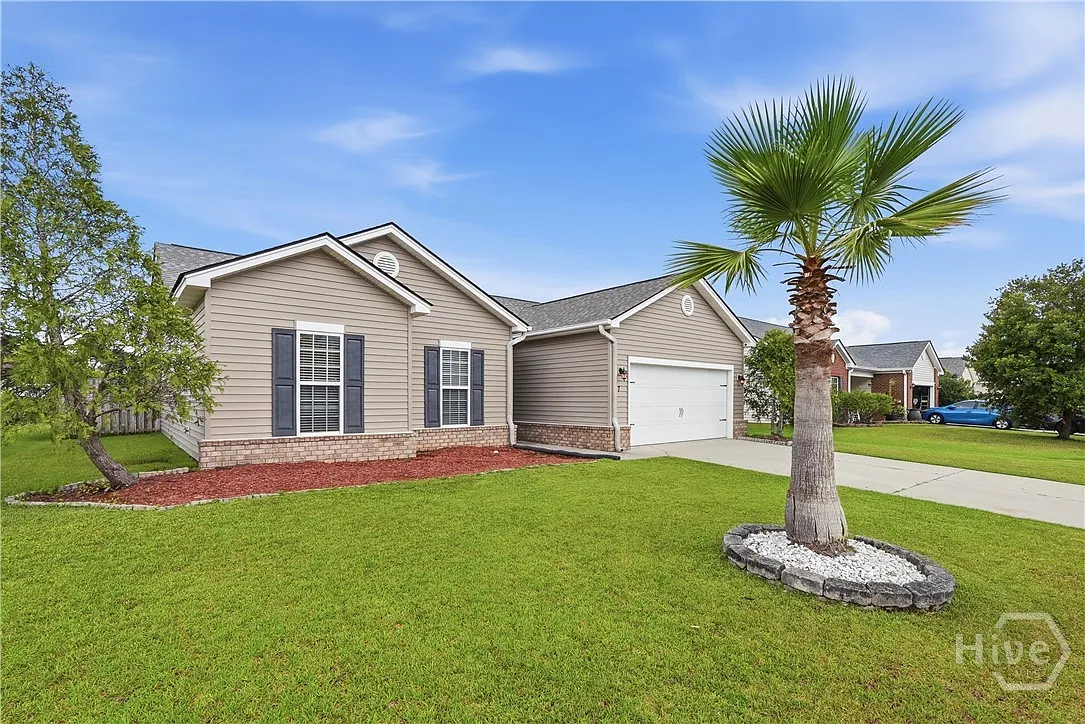 3 bed, 2.0 bath, 1734 sqft, $2,100 — Photo 1