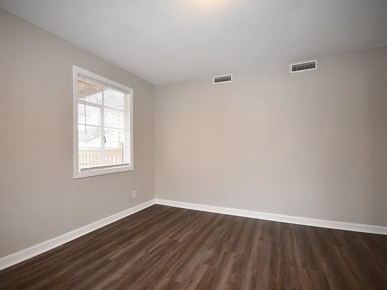 716 Henderson Ave — Photo 11
