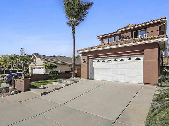 3rd image of 827 Mazagon Ln