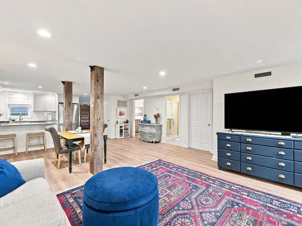 4 Farragut Rd Unit 2, Ipswich, MA 01938