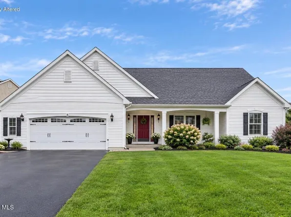 8 Gladstone Circle, Halfmoon, NY 12118