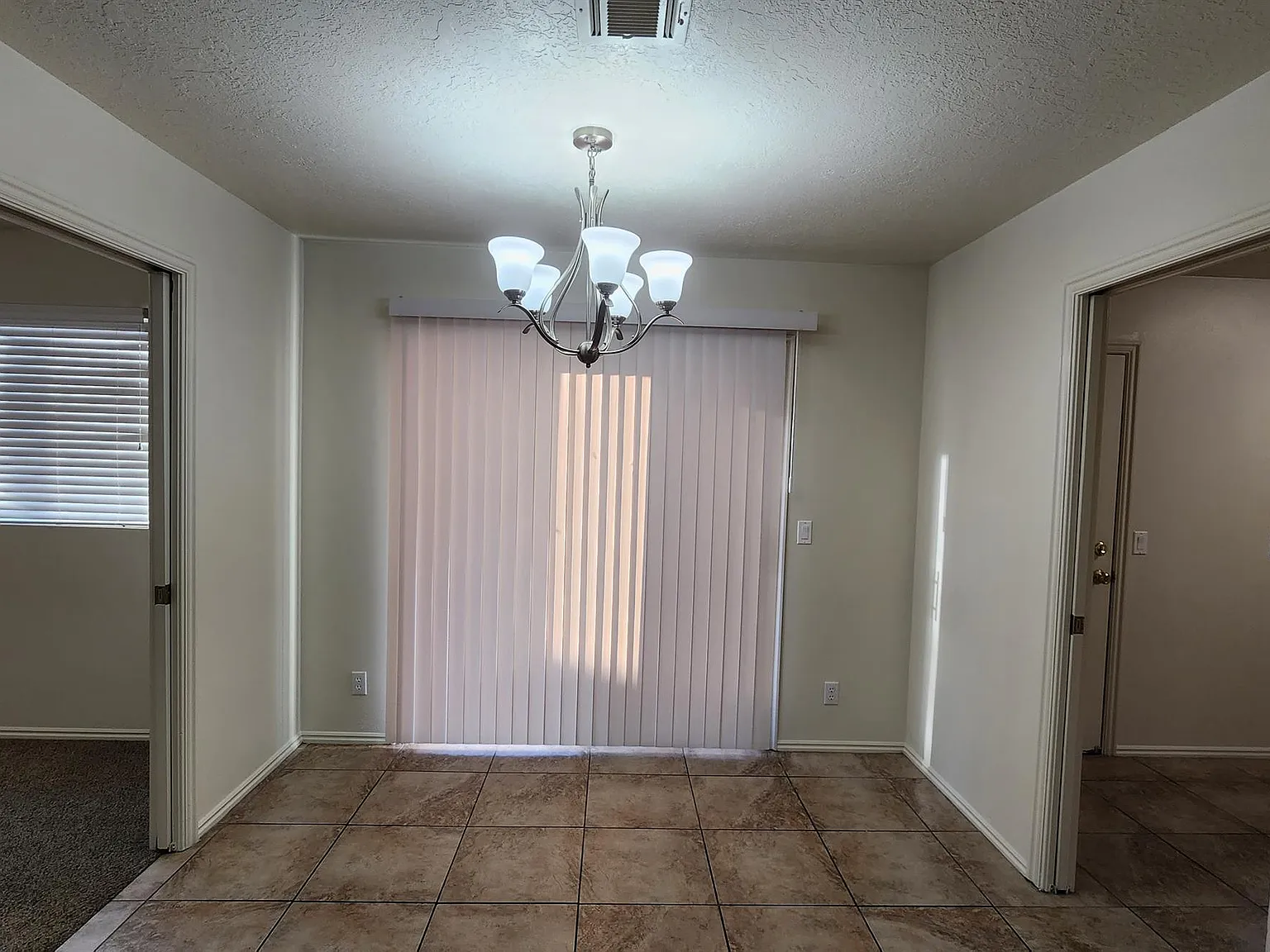 R157 — Photo 3