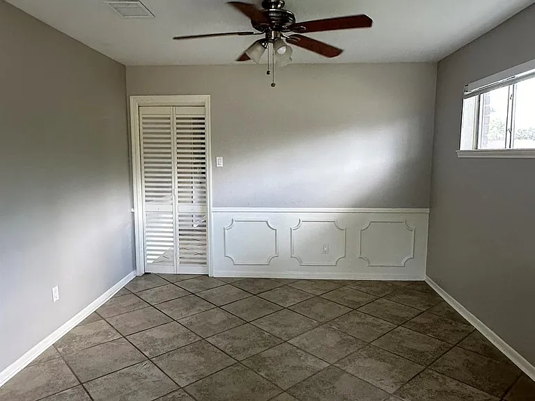 11702 Brighton Ln — Photo 4