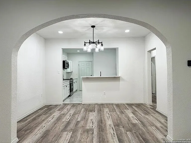 325 Robert E Lee St — Photo 11