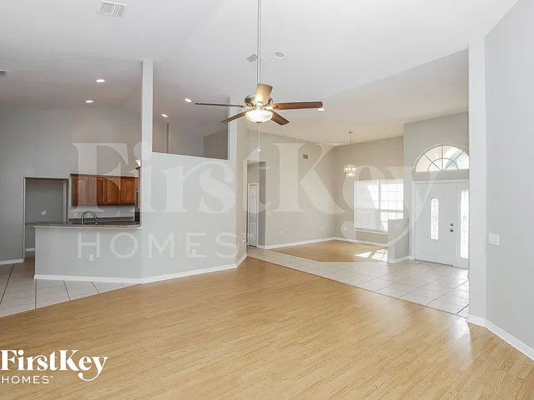 599 Australian Rd NW — Photo 4