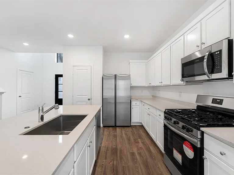 5307 Sleepy Fox Ln — Photo 3
