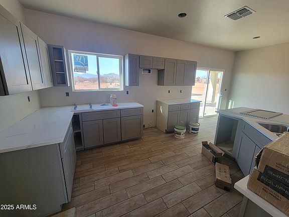 4th image of 408 E Birch Street