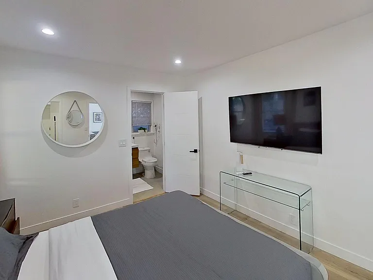 10863 Kling St #4 — Photo 9