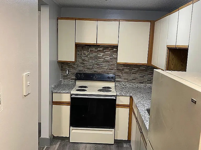 305A S Main St #B13 — Photo 4