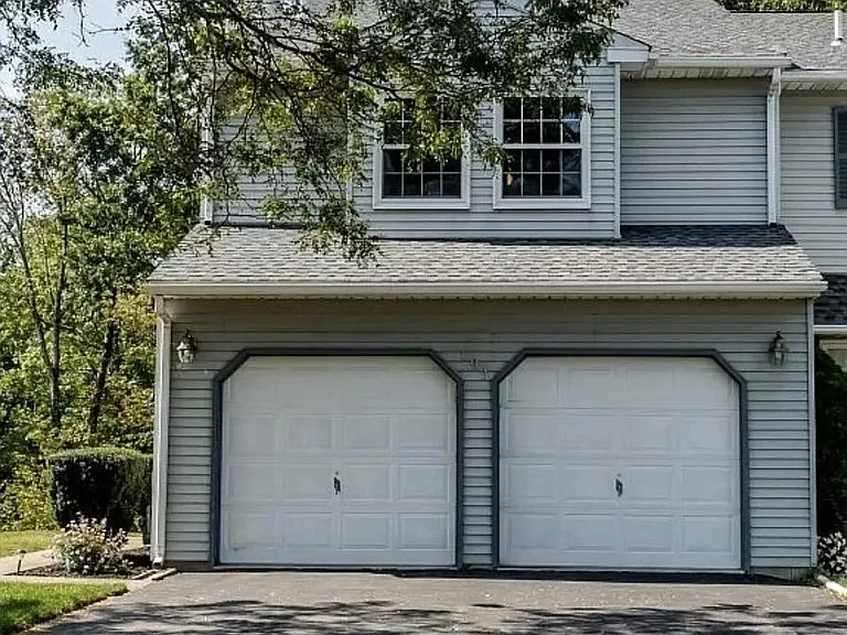 193 Jonathan Dr — Photo 1