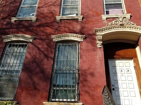4th image of 257 Putnam Ave