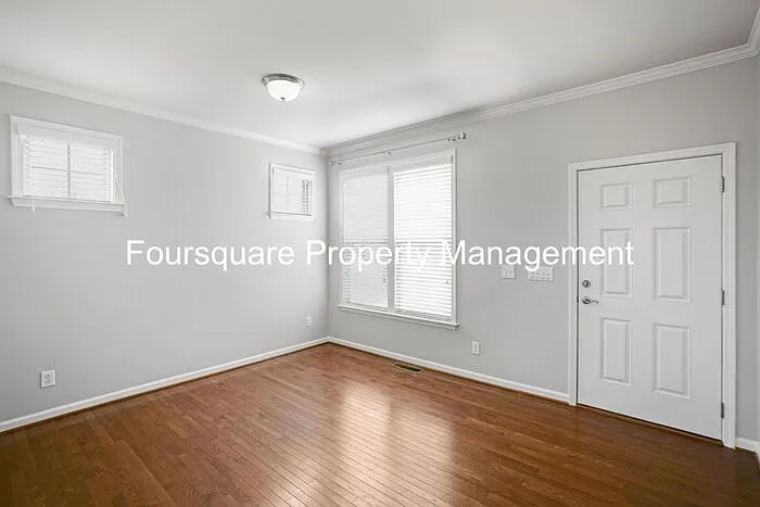 100 Cabot Dr — Photo 8