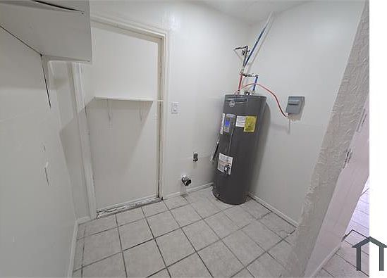 5th image of 412 Edward St