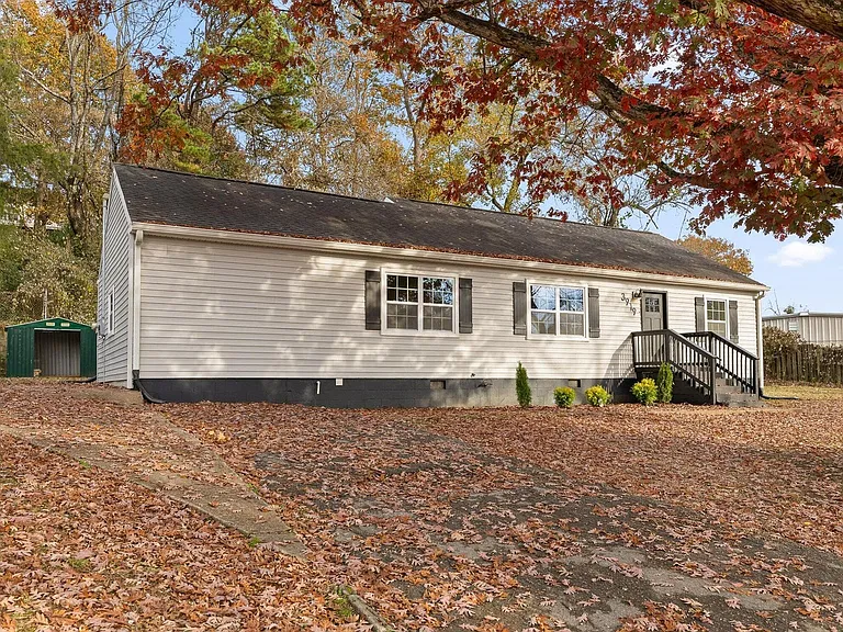 3919 Weldon Dr — Photo 3
