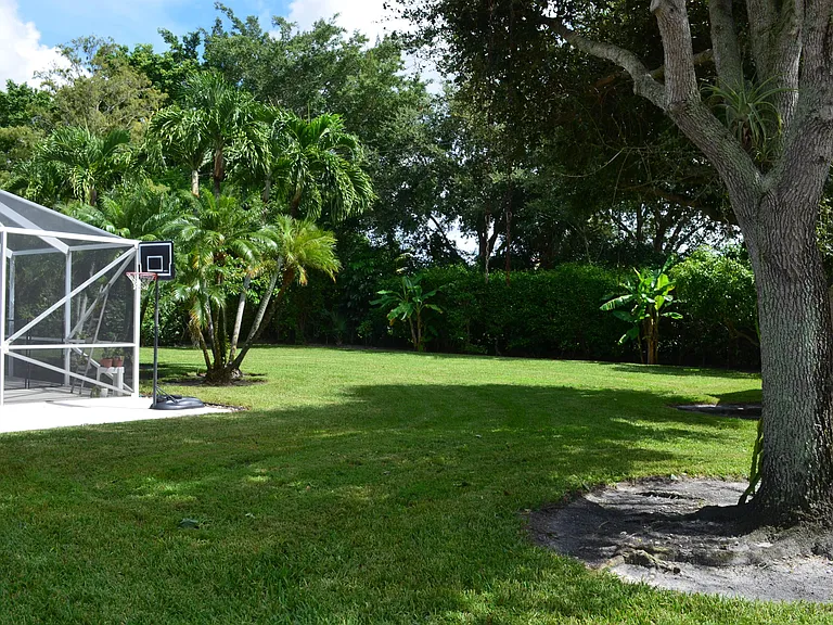 9242 Olmstead Dr — Photo 31