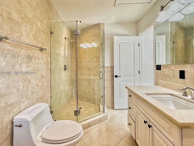 21020 NE 18th Ct — Photo 8