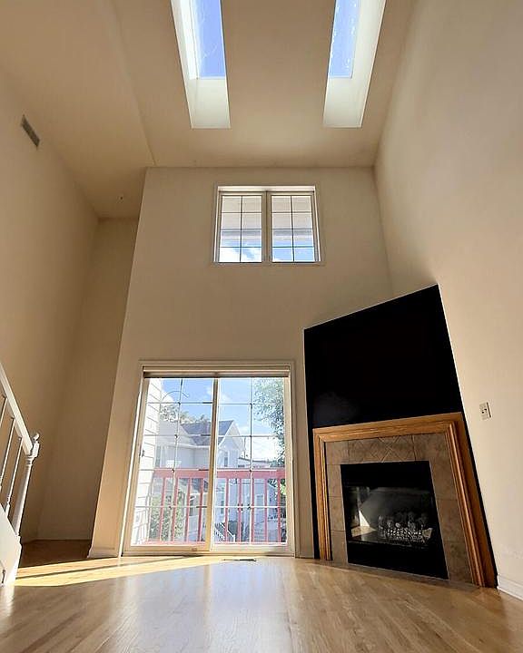 1st image of 1112 E Lyon STREET #1112