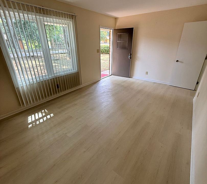 2nd image of 3642 Glen Ln