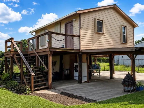 127 Lone Oak, Anahuac, TX 77514