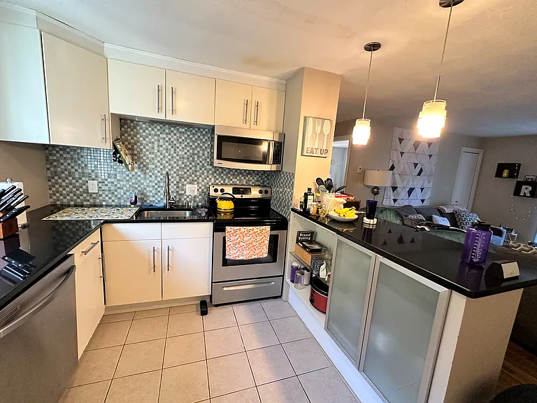 57 Lionel Ave #F — Photo 4