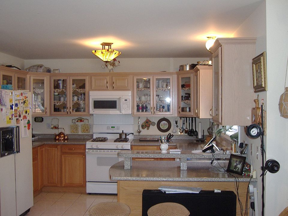 2nd image of 125 Sproat St
