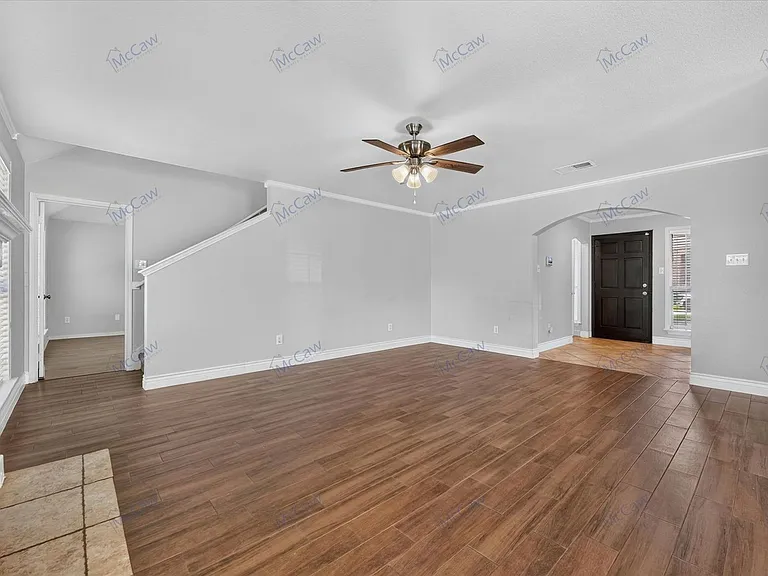 333 Stately Oak Ln — Photo 4