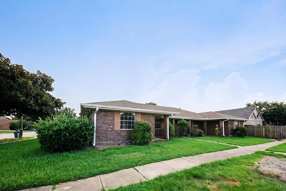 2 bed, 1.5 bath, 1200 sqft, $1,650 — Photo 2